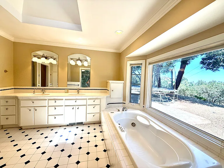 22505 Rolling Hills Rd — Photo 13