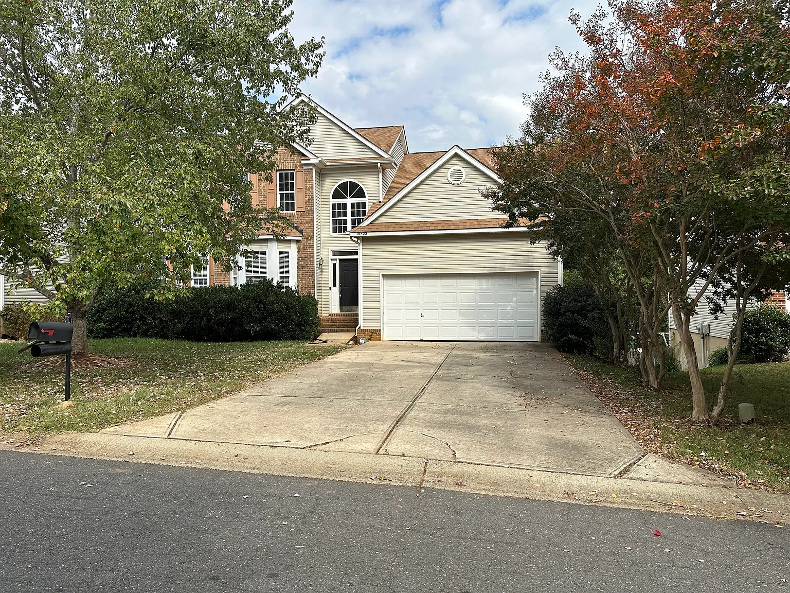 6 bed, 3.5 bath, 4663 sqft, $4,500 — Photo 2