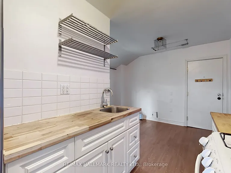 557 Parliament St #1 — Photo 7