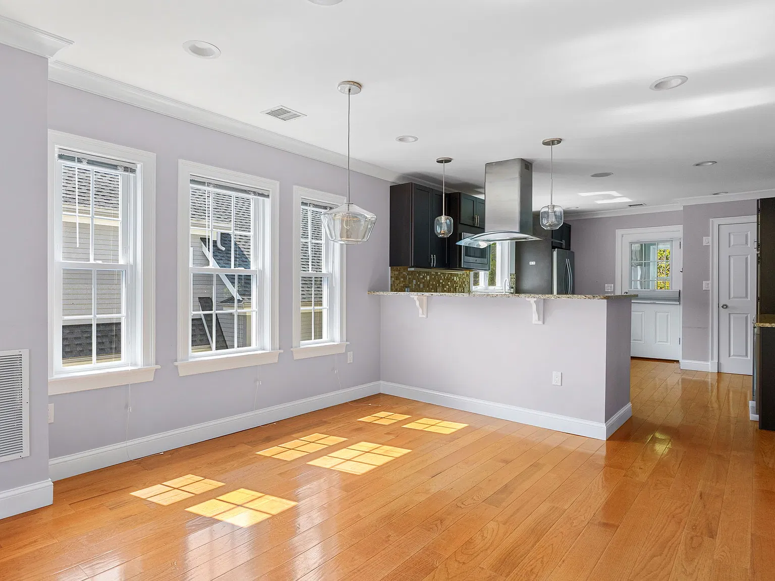 2 bed, 1002 sqft, $3,500 — Photo 4