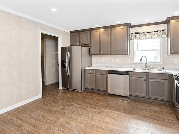 2nd image of 4359 Dogwood Blvd #660