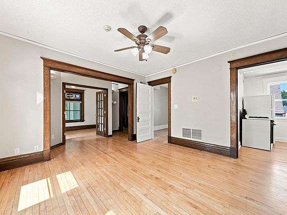 3rd image of 1174 14th Ave SE