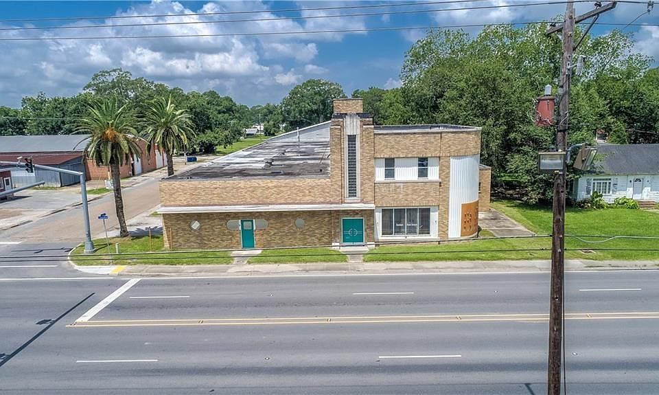1st image of 303 N Lake Arthur Ave