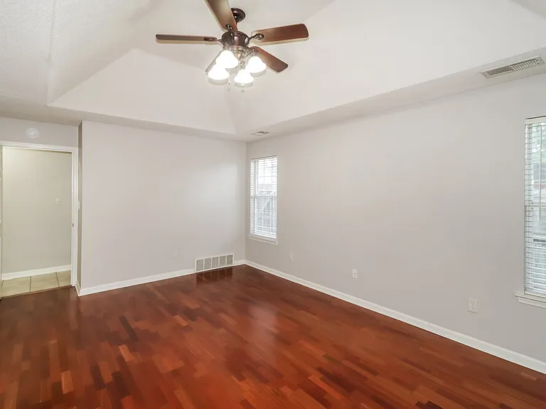 1058 Green Fern Cv — Photo 10