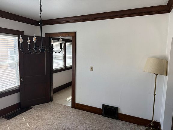 5th image of 117 W 23rd Ave
