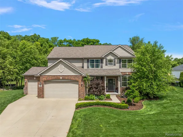 966 Wynstone Cir N, Oakland, MI 48363