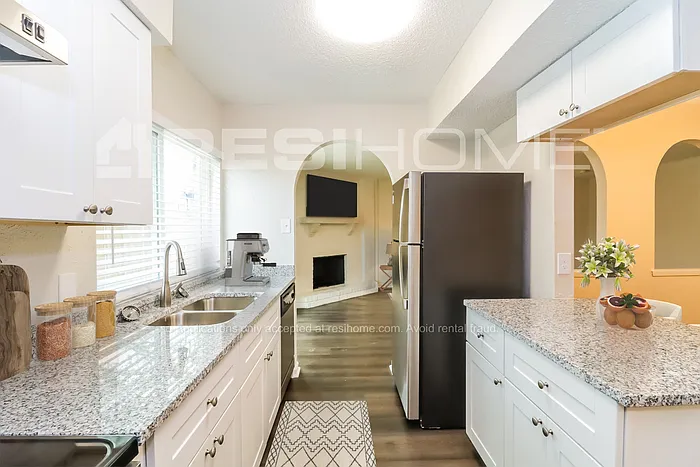 3 bed, 2.0 bath, 1343 sqft, $1,775 — Photo 3