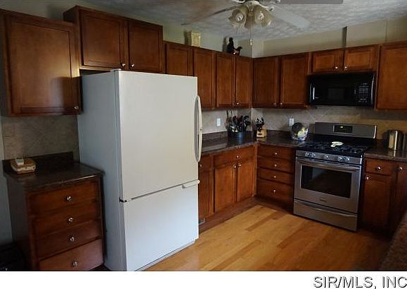5th image of 201 E Airwood Dr