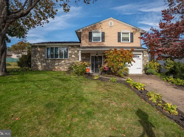 9720 Jeanes St, Philadelphia, PA 19115