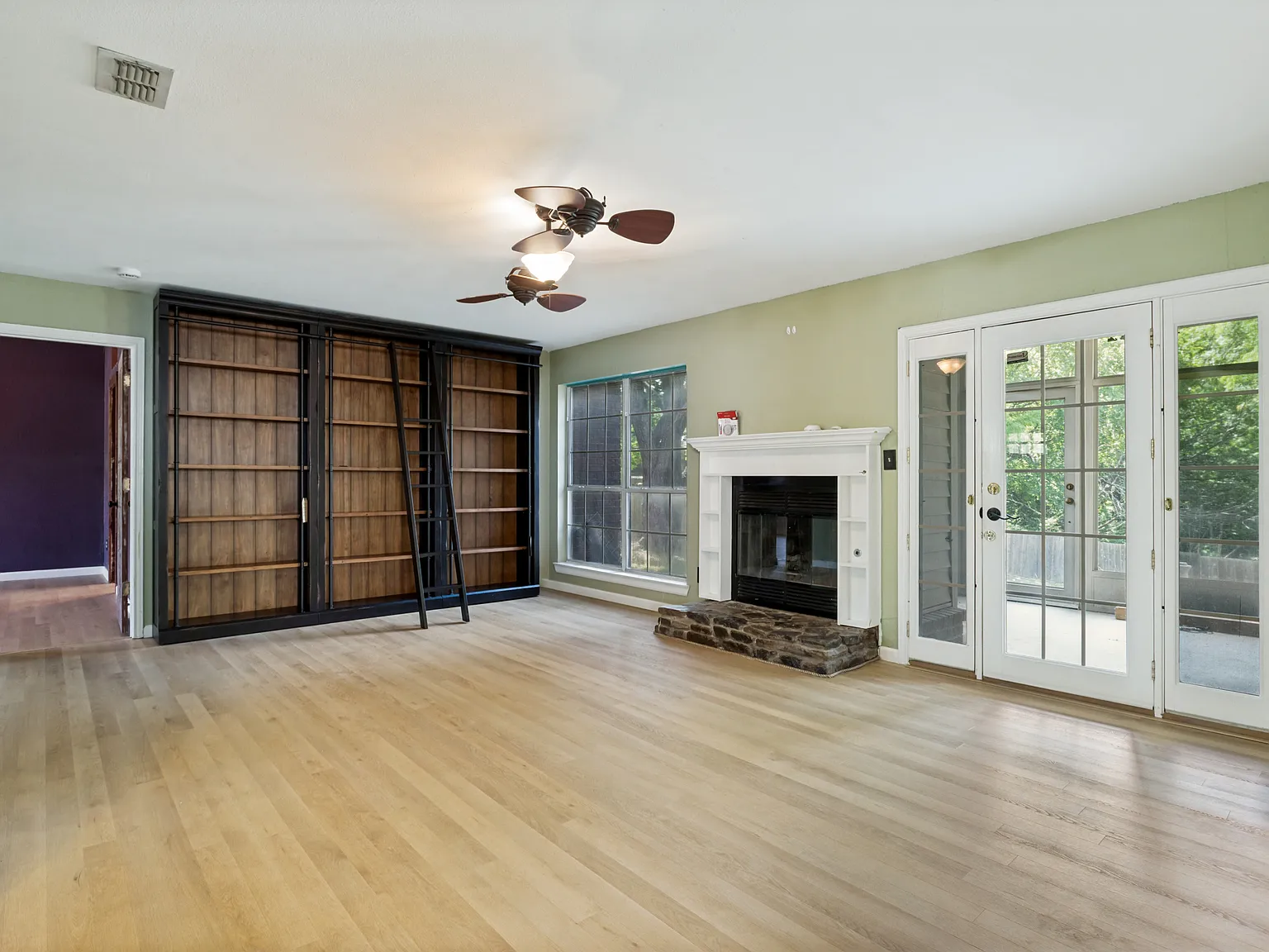 4 bed, 2572 sqft, $2,700 — Photo 4