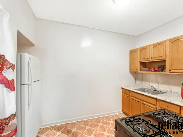 6 Gipson Street image 3 of 11