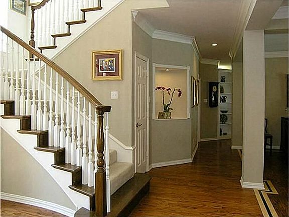 2nd image of 905 Turnberry Dr