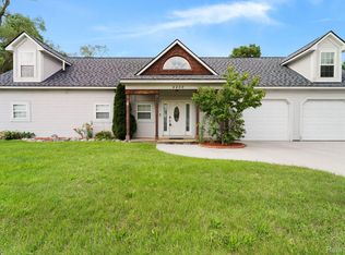 4458 Seeden St, Waterford, MI 48329