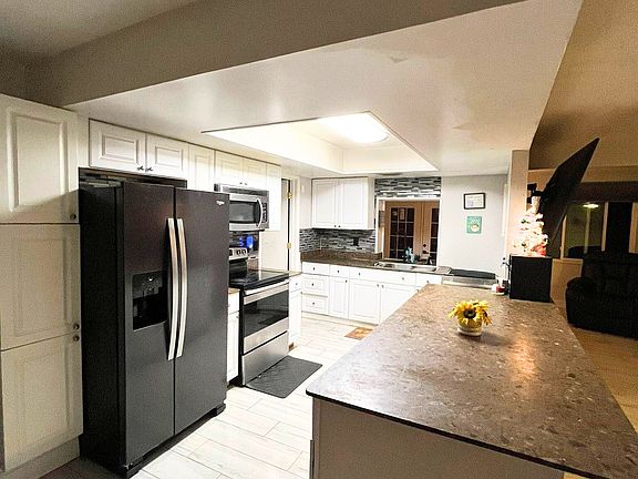 3rd image of 4531 Beneva Rd