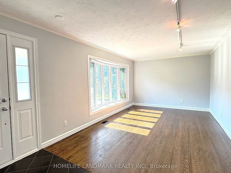 7 Talisman Cres — Photo 4