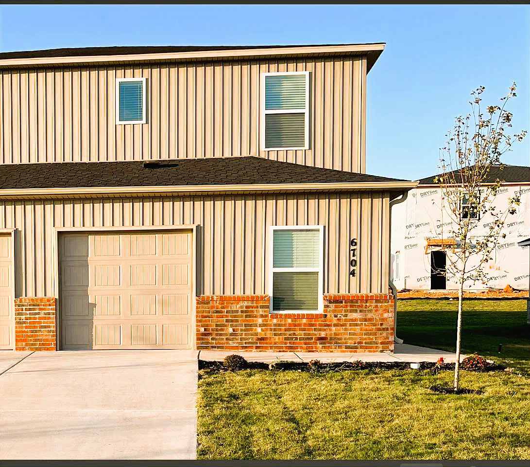 3 bed, 1430 sqft, $1,700 — Photo 1