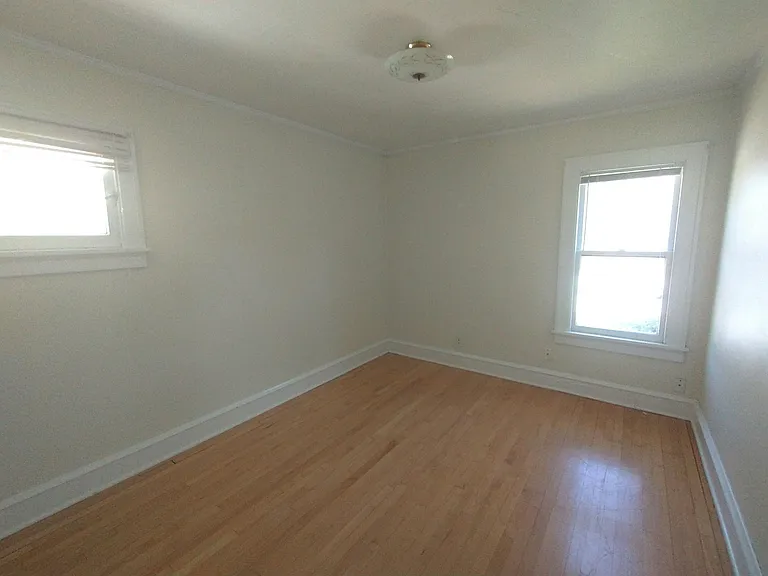 1900 E Jarvis St #UPPER — Photo 11