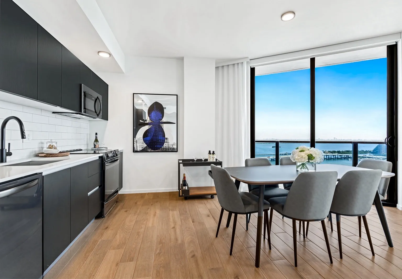 2 bed, 1202 sqft, $8,500 — Photo 3