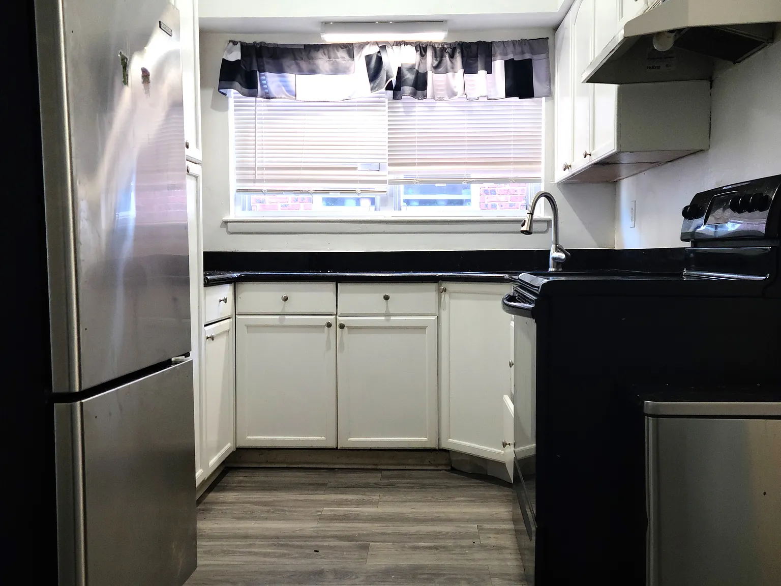 2 bed, 800 sqft, $2,100 — Photo 2