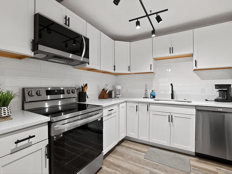 3313 W Leroy St — Photo 18