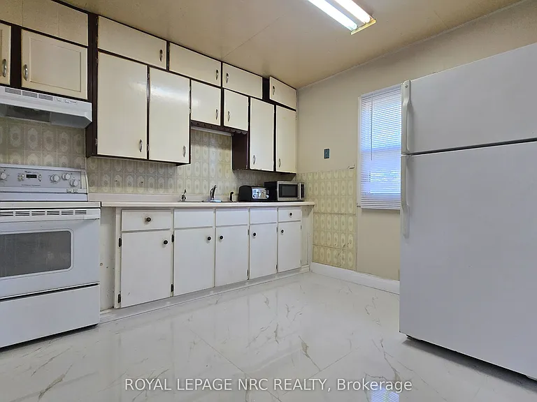 4425 Hiram St — Photo 25