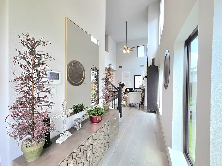 2303 Offerande Dr — Photo 2