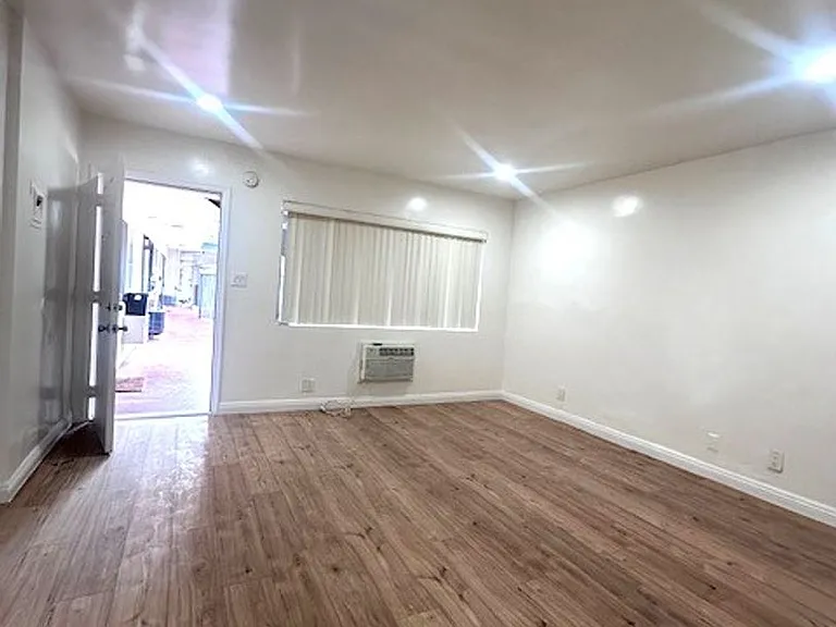 6126 Eleanor Ave — Photo 2