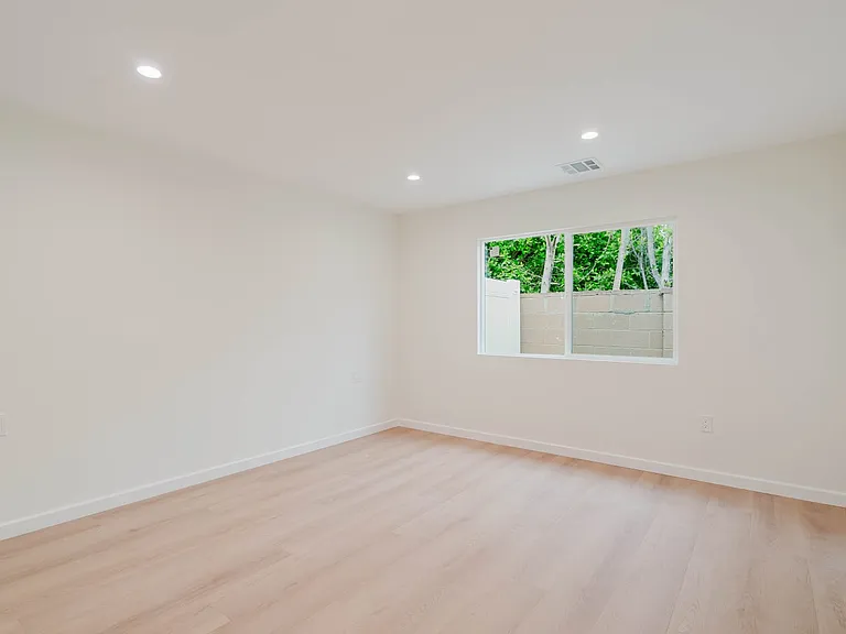 9628 Keokuk Ave — Photo 13