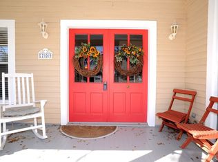 709 Gresham St, Smithville, TX 78957