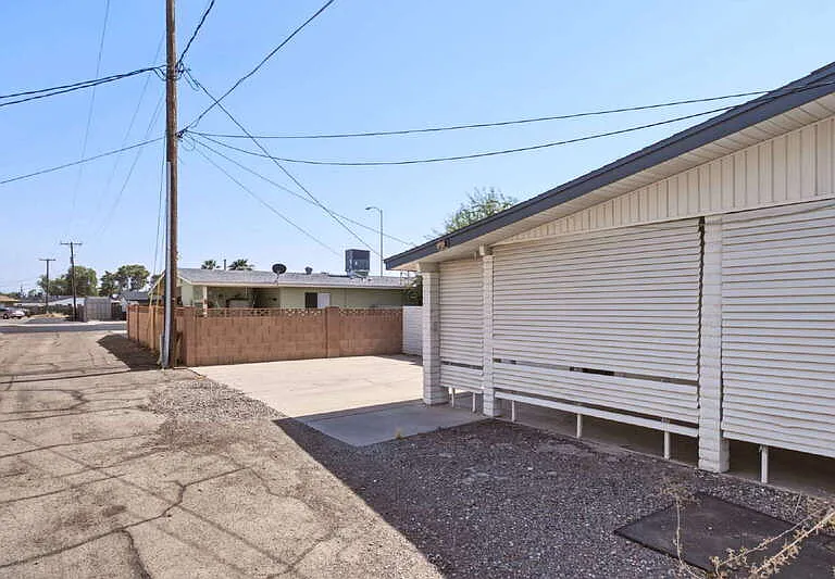 1129 N Wedgewood Cir #B — Photo 22