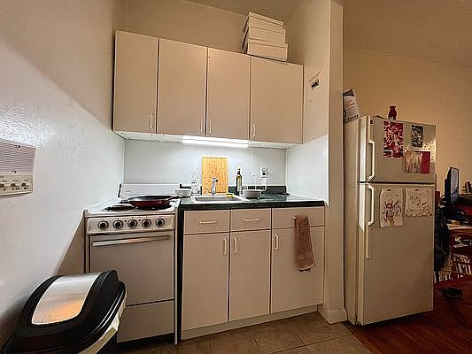 4th image of 408 E 78th St APT 4D