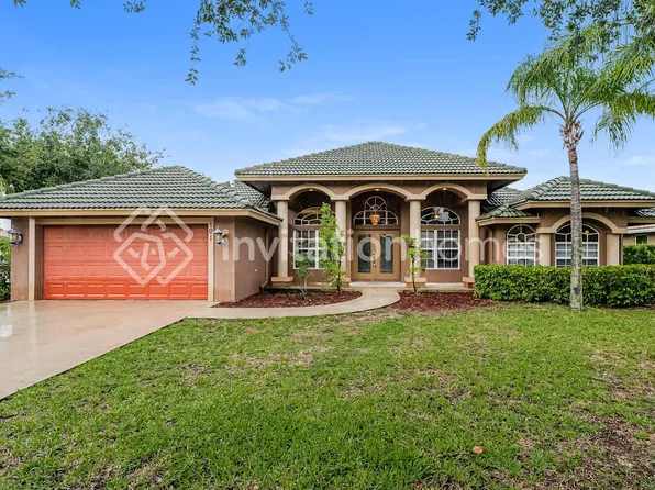 101 Jacaranda Ct, Royal Palm Beach, FL 33411