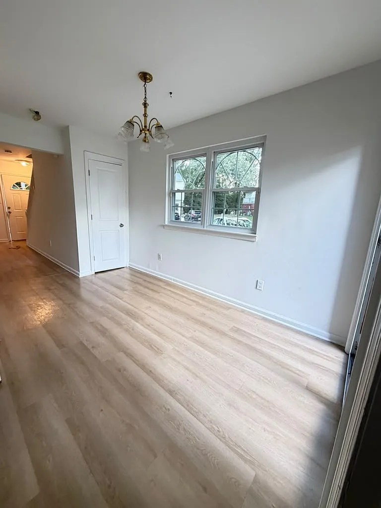 2 bed, 1.5 bath, 930 sqft, $2,490 — Photo 2