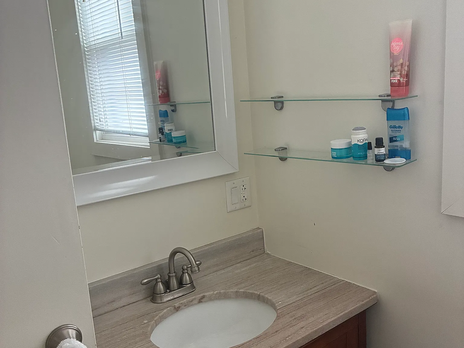2 bed, 1050 sqft, $1,600 — Photo 3