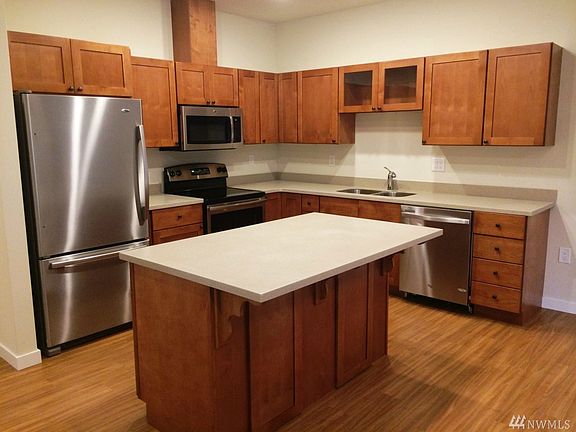 4th image of 502 1st St Unit 106
