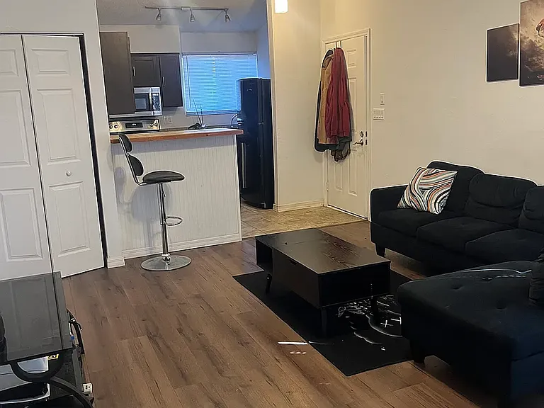 1563 Hancock Ln — Photo 4