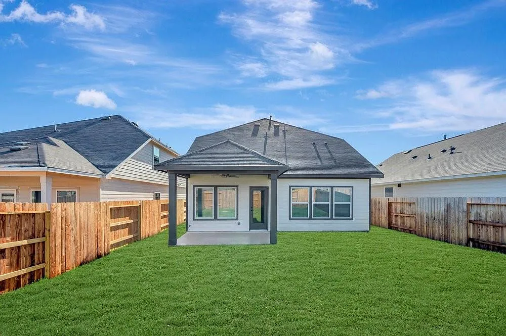 4 bed, 2.5 bath, $2,250 — Photo 2