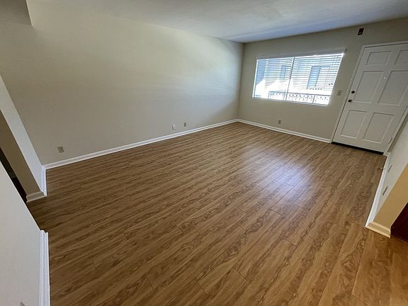 4th image of 211 W Verdugo Ave #205