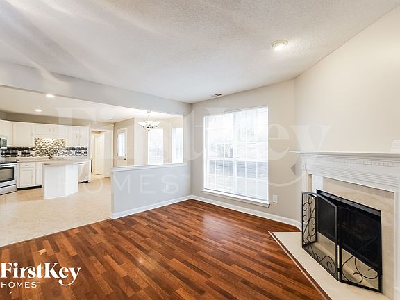 4th image of 70 Center Oak Dr