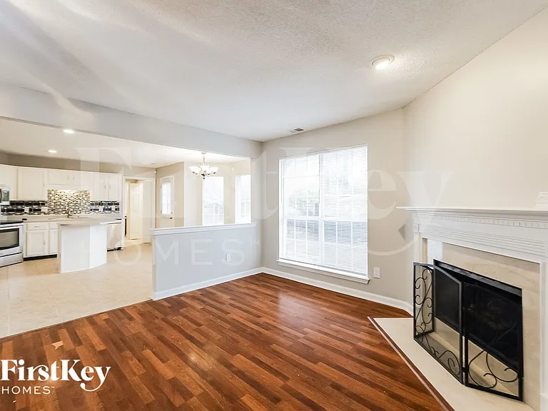 70 Center Oak Dr — Photo 4