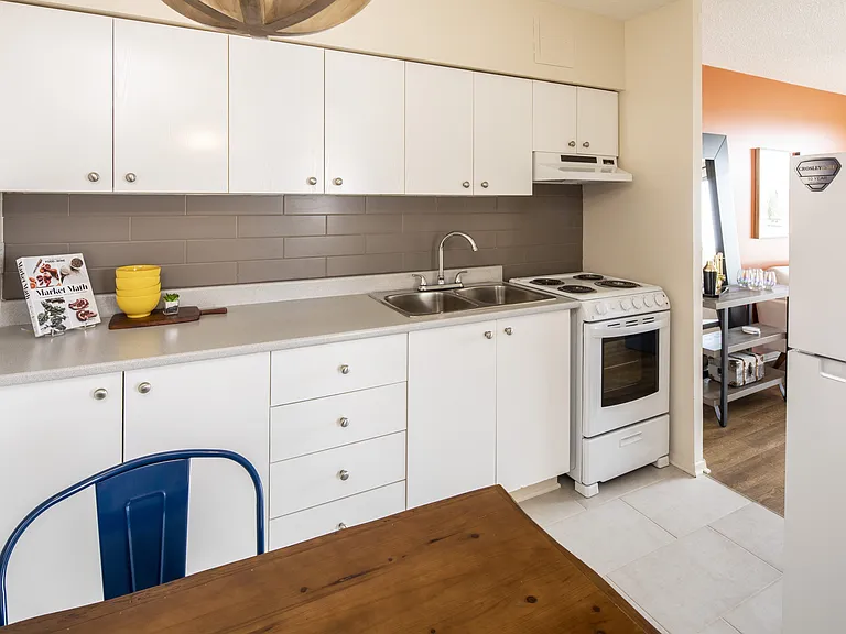 360 Croydon Ave — Photo 23