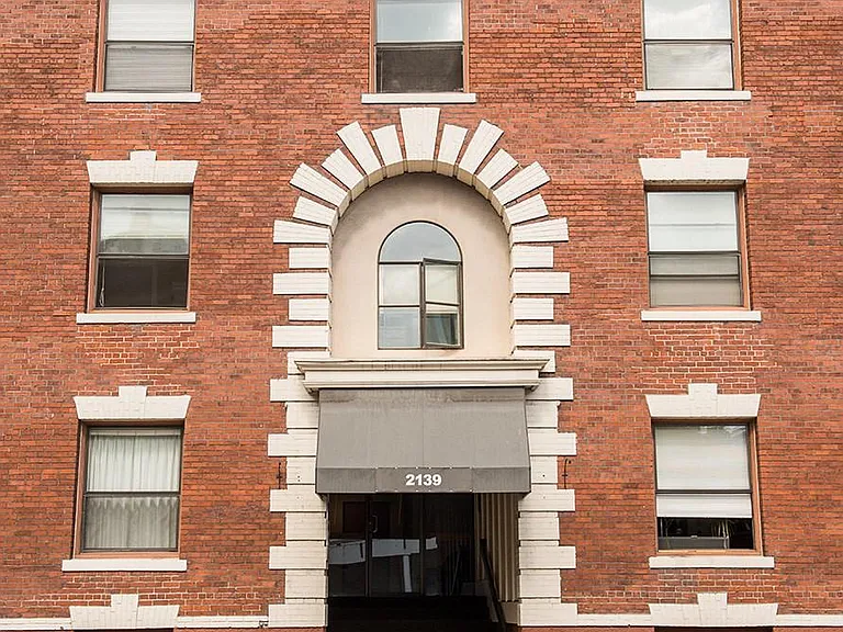 Bel Aire Apartments — Photo 2