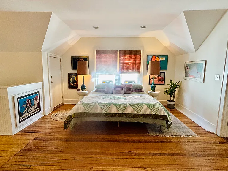 843 College Ave — Photo 18