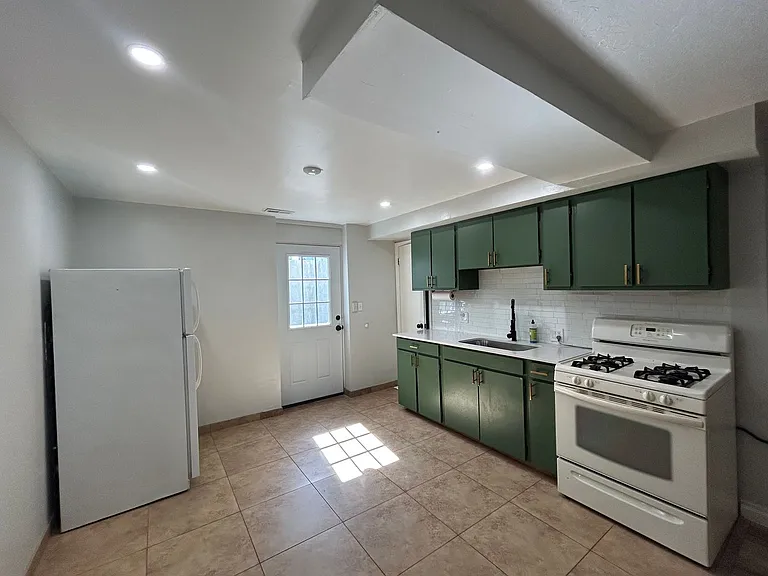 428 N 200 E — Photo 10
