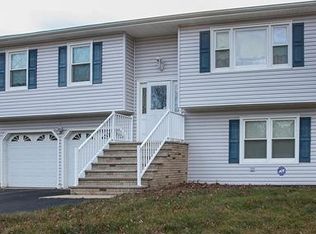 7 Queens Ct, Edison, NJ 08817