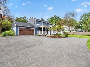 15 Lodge Pole Rd, Pittsford, NY 14534