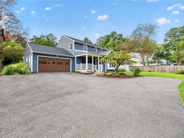15 Lodge Pole Rd, Pittsford, NY 14534