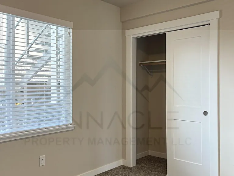 1001 W Yakima Ave #8 — Photo 10