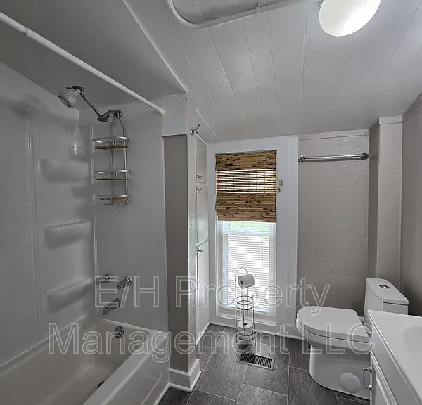 322 N Park Ave — Photo 20