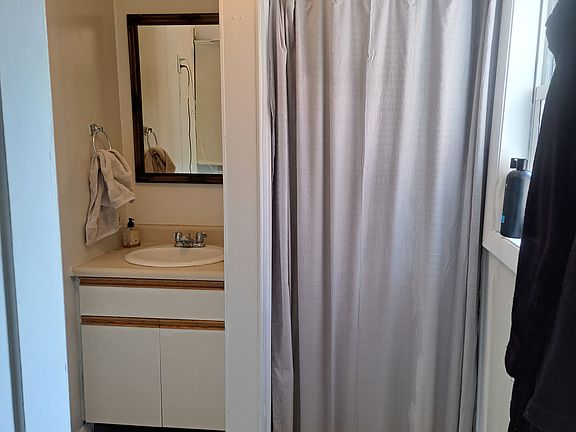 3rd image of 119A Hanover St #119A